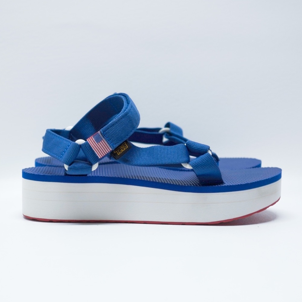 TEVA Universal Flatform Fourth of July Sandals USA Flag Size 10 W Red White Blue